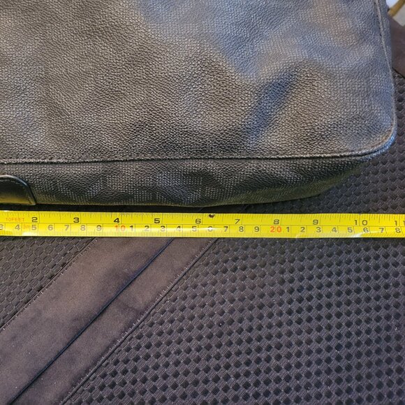 Michael Kors monogram messenger crossbody. EUC - Picture 13 of 16